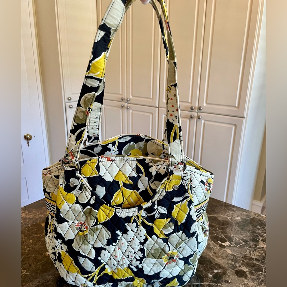 VERA BRADLEY shoulder bag purse tote in excellent condition!